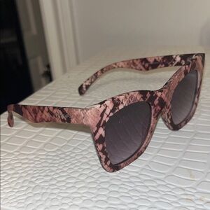 Stylish Animal Patterned Sunglasses